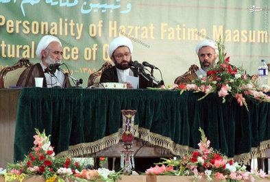 استاد علی دوانی در حال سخنرانی در یکی از کنگرهها