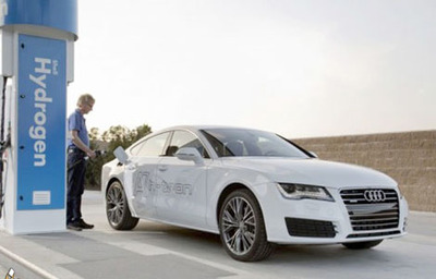 آئودی A7 Sportback h-tron
شرکت آئودی نیز به تازگی محصولات هیبریدی را وارد بازار کرده است که با ظاهری زیبا و قدرتی بالا میتوانند به راحتی با سایر محصولات این شرکت رقابت کنند. یکی از جدیدترین خودروهای این شرکت با 228 اسب بخار قدرت میتواند به حداکثر سرعت 180 کیلومتر در ساعت دست یابد. شتاب صفر تا صد این وسیله نیز 7.9 ثانیه است.