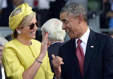 شوخی و لبخند باراک اوباما رئیس جمهوری آمریکا و ماکسیما ملکه هلند در شهر اویسترا در شمال غرب فرانسه 