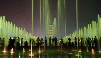 فواره وحشی و بلند گوس (غاز) (Goose Fountain)، شیان (چین)