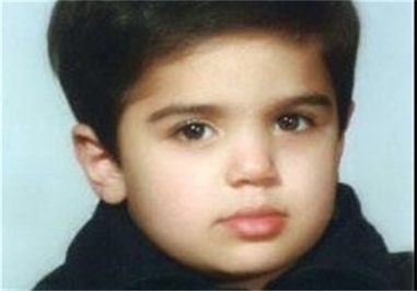 شهید «سید حسین موسوی» فرزند شهید «سید عباس موسوی» دبیرکل سابق حزب الله که به همراه پدر توسط بالگرهای رژیم اسرائیل به شهادت رسید