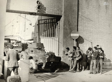 تصرف محل مشترک ضدخرابکاری ساواک توسط مردم در21 بهمن 57