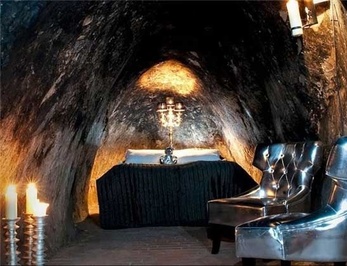 سوئد: این هتل عمیق‌ترین هتل در جهان است که 300 سال پیش توسط دست در 155 متر زیر زمین ساخته شده است و هزینه هر شب اقامت در آن 520 یورو است