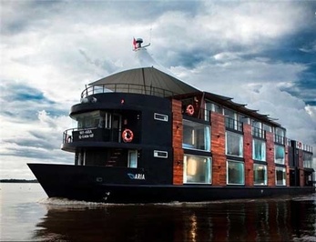 آمازون: هتل کشتی، گنجایش 32 نفر را دارد و دارای رستوران، اتاق خواب و سالن ورزش است