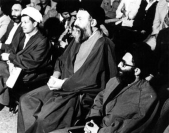  اسفند1357، آیات بهشتی، خامنه‌ای و هاشمی رفسنجانی در یکی از جلسات در دفترحزب جمهوری اسلامی 