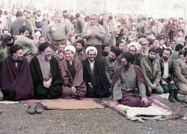  4 اسفند 1359، رهبران حزب جمهوری اسلامی در صف نخست نمازجمعه تهران 