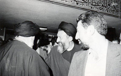  شهید آیت الله محمد حسین بهشتی در کنار اعضای حزب جمهوری اسلامی 