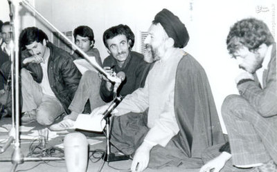  آیت الله بهشتی در یکی از جلسات تشریح مواضع حزب جمهوری اسلامی 