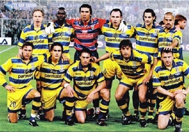 جیان لوئیجی بوفون در تیم پارما و در کنار سایر ستارگان این تیم نظیر ورون، کرسپو، کاناوارو و نستا