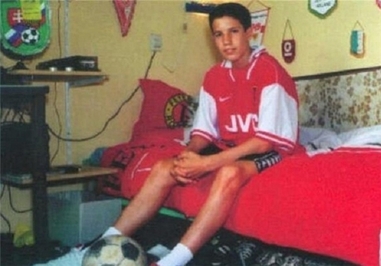 رابین فان پرسی مهاجم منچستر یونایتد در روتردام هلند