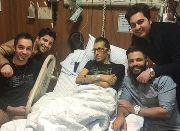 تصاویر حضور مرتضی پاشایی در بیمارستان و در نهایت درگذشت این هنرمند به علت بیماری سرطان که یکی از تلخی های سال ۹۳ را رقم زد.