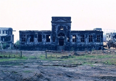 غلاف تمام فلزی – ویتنام – لندن – انگلستان – این فیلم ساخته استنلی کوبریک در سال 1987 میلادی است. 