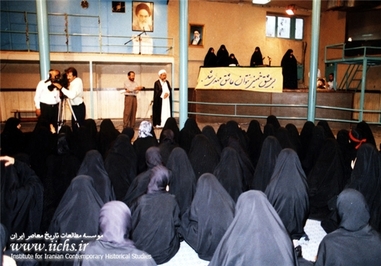 حسینیه جماران، بانو خدیجه ثقفی در دیدار با خانوادههای شهدای حزب الله لبنان