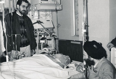 لحظاتی پس از ارتحال آیت الله العظمی گلپایگانی در بیمارستان خاتم الانبیاء تهران