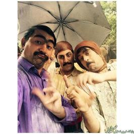 مهرانفر برای توضیح این عکس نوشت :«جشن هستهای 3 نفره زیر چتر همین الان یهویی»