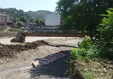  تخریب پل کوثر در خیابان 17 شهریور زیراب