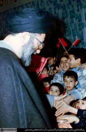 دست‌های مهربانی | بازدید از خانه کودک سمیه و یاسر در منطقه نیاوران تهران،‌ 17 بهمن 1364