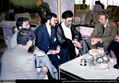 نهشرقی، نهغربی | دیدار با فیدل کاسترو، رهبر انقلاب کوبا در حاشیه اجلاس سران عدم تعهد در زیمبابوه، شهریور 1365