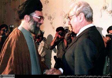 منطق قاطع | دیدار با خاویر پرز دکوئیار، دبیرکل وقت سازمان ملل در تهران، 22 شهریور 1366