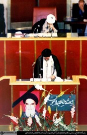     در فراق | قرائت متن وصیت‌نامه حضرت امام خمینی (ره) در مجلس شورای اسلامی، 15 خرداد 1368‌