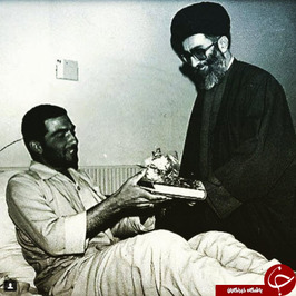 عکس رهبر انقلاب در ملاقات جانباز دفاع مقدس