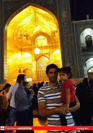 حسین بادامکی(بازیکن تیم فوتبال پدیده): سلام دوستان مى خواستم تولد اقامون امام هشتم شیعیان اقا امام رضا رو به همه شما تبریک بگم بعدشم بگم همه اونایى که میرین زیارت مارو هم فراموش نکنین امیدوارم با دعاى خیرتون فردا موفق و سر بلند از زمین بیرون بیایم قسمت ما هم این بوده که تو روز تولدش در جوار خواهر بزرگوارش باشیم بازم مرسى از حمایتتون التماس دعا یا حق