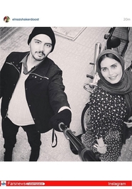 الناز شاکردوست:داداش کوچولوى من.. على طباطبایى عزیزم... نمیتونم رفتنت رو از این دنیا باور کنم.. به اندازه تمام خنده هاى از ته دل مون دارم اشک میریزم.. قلبى که از طلا بود چرا باید یهو از تپش بایسته.. باورم نمیشه خدایا چرا