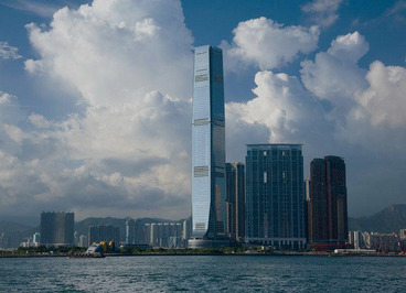 مرکز تجارت جهانی هنگ‌کنگ، ۴۸۴ متر