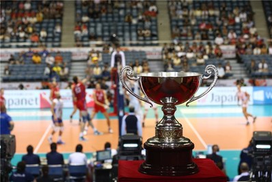 کاپ قهرمانی مسابقات که در محل برگزاری مسابقات مستقر شد