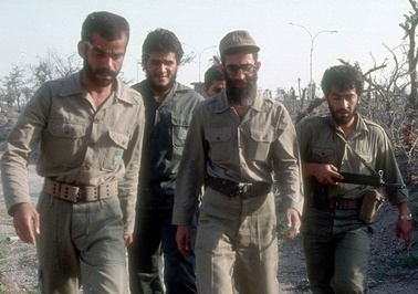 رهبر معظم انقلاب در کنار رزمندگان