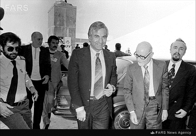 1-مهدی بازرگان و عباس امیر انتظام در آغازین روزهای فعالیت دولت موقت