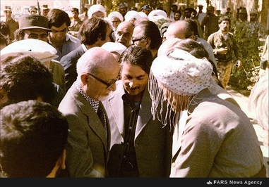 6- مهدی بازرگان در حاشیه سفر به کردستان در دوران ناآرامیهای این منطقه