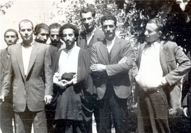 4- شهیدسیدحسین امامی در کنار شهید نواب صفوی و امیر عبدالله کرباسچیان در منزل آیت الله کاشانی