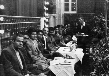 7- شهیدسیدحسین امامی در مراسم عروسی دوستش امیر عبدالله کرباسچیان