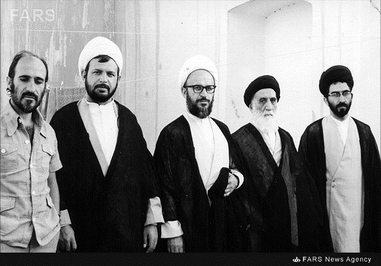 3.انارک، آیتالله سید مرتضی پسندیده به اتفاق آیت الله مکارم شیرازی، حجتالاسلام سیدهادی خسروشاهی و شیخ عباس ضیغمی در تبعیدگاه انارک - 1356