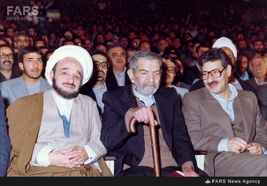 علامه جعفری در کنار استاد سید محمدحسین شهریار در کنگره بزرگداشت وی در تبریز