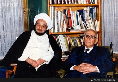 علامه جعفری در کنار پروفسور محمود حسابی