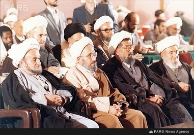 علامه جعفری در یکی از کنگره‌های علمی در شهر مشهد