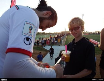 امضا دادن آندو