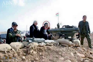 هنری در کنار نیروهای پیشمرگه‌ ــ سنجار