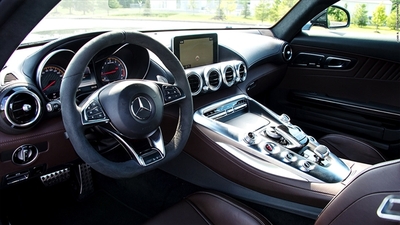 فضای داخل مرسدس بنز آ ام جی جی‌تی اس
