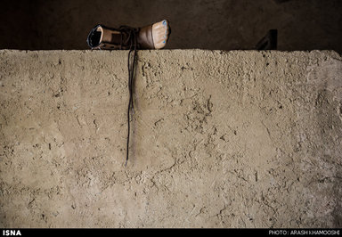 پای مصنوعی متعلق به گشین دختر ۱۰ ساله که پای چپش را حین بازی، ۲۶ مهر سال ۱۳۹۲ در پی انفجار مین از دست داده است.