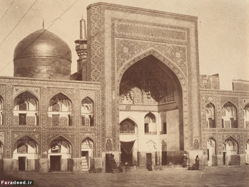 مقابل گنبد امام رضا(ع). عکاس: آنتونیو جیانوزی