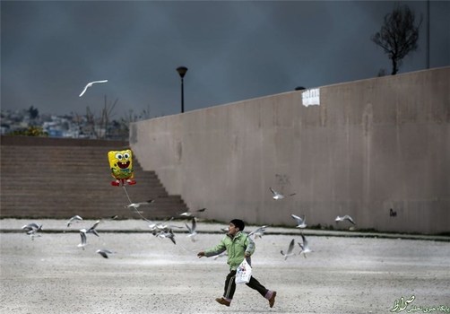  کودک پناهجوی سوری مشغول بازی در آتن