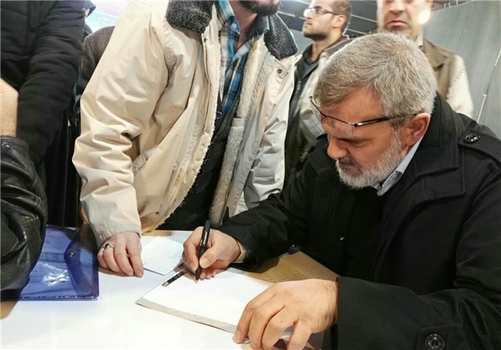  محمد رویانیان آخرین چهره سرشناسی که ثبت نام کرد