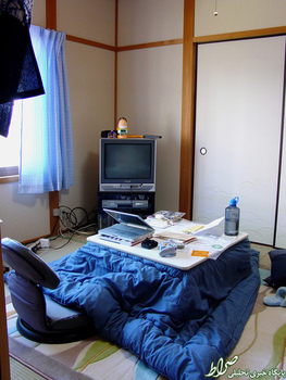  این کرسی که هر مکان را به جای خوابی گرم و نرم تبدیل می‌کند.   
یک لحاف با میزی برای وسایل شما که قسمت زیرین آن برای گرم کردن شما بخاری کوچکی دارد.