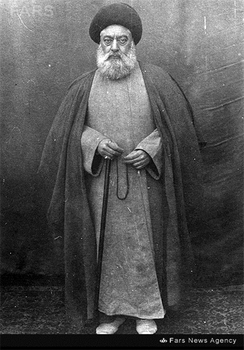 3- آیتالله سید محمد طباطبایی در منزل شخصی