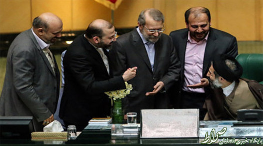 پاشو بابا دو دقیقه نیستیم سریع جای ما می شینی 