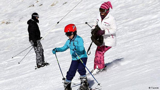 تاریک‌دره همدان، تفریخ خانوادگی در پیست اسکی تاریک‌دره در همدان.