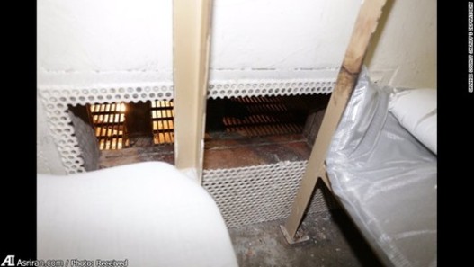  زندانیان از طریق کانالی که با یک نرده های فولادی محافظت می شد گریخته اند 